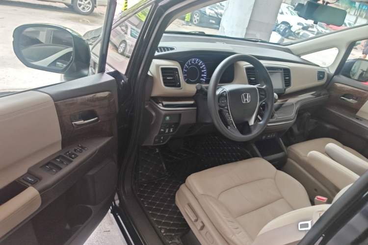 Used Honda Odyssey 2015 Revised 2.4L Luxury Edition Driver Seat