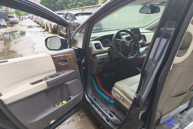 Used Honda Odyssey 2015 Revised 2.4L Luxury Edition Driver Seat