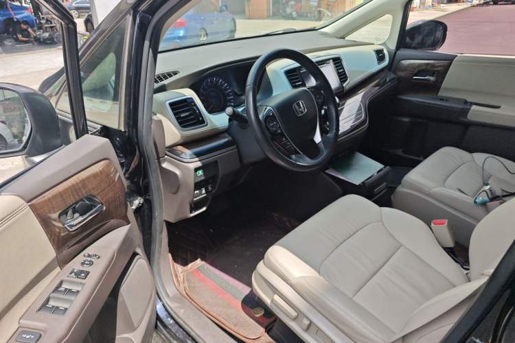 Used Honda Odyssey 2015 Updated Version 2.4L Smart Edition Driver Seat