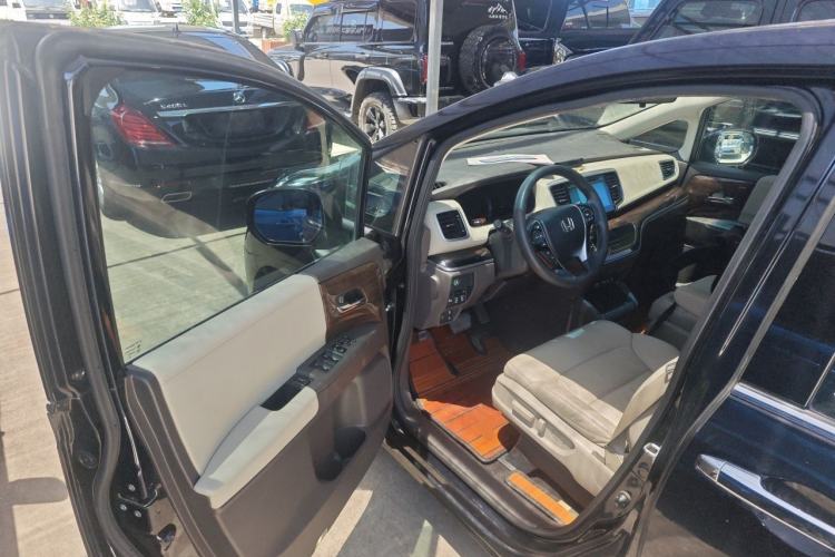 Used Honda Odyssey 2015 Revised 2.4L Luxury Edition Driver Seat