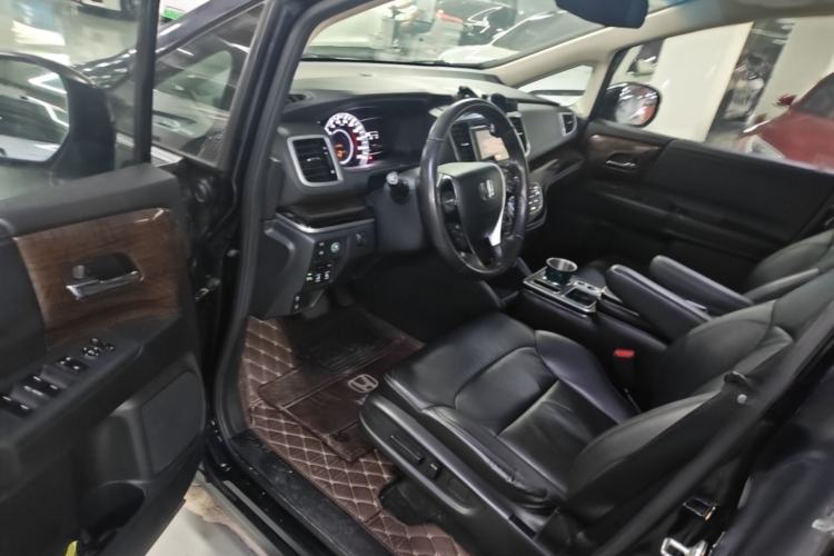 Used Honda Odyssey 2015 Revised Version 2.4L Supreme Edition Driver Seat
