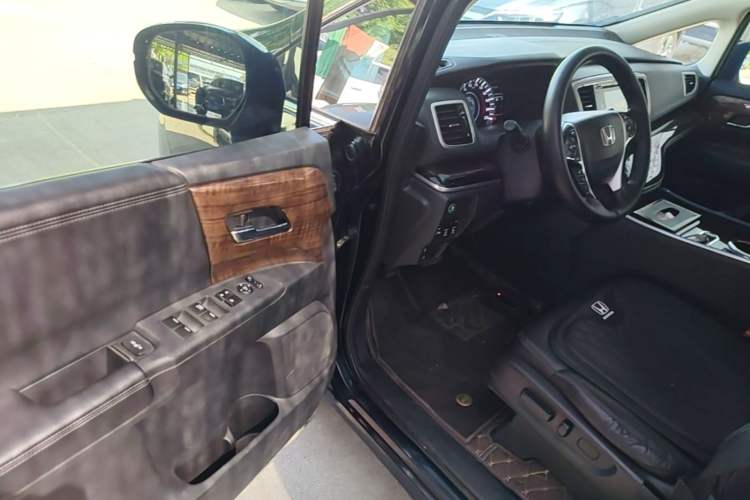 Used Honda Odyssey 2015 Updated Version 2.4L Smart Edition Driver Seat