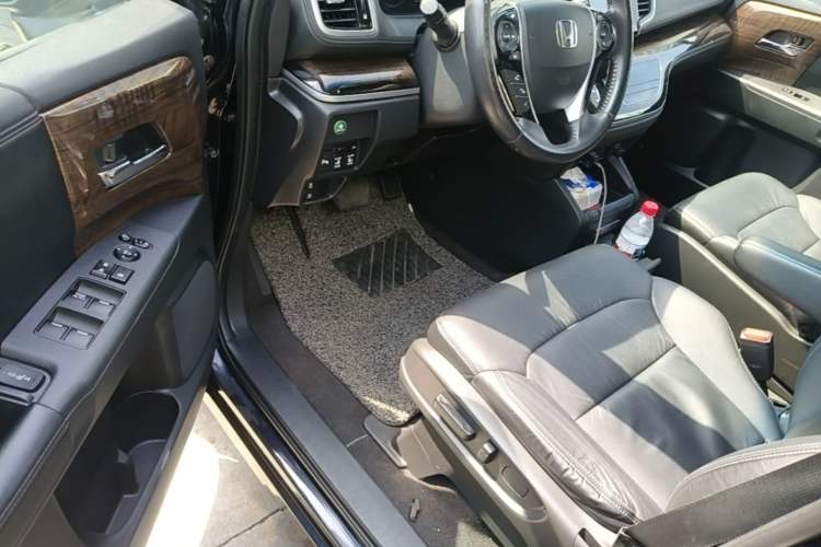 Used Honda Odyssey 2015 Updated Version 2.4L Smart Edition Driver Seat