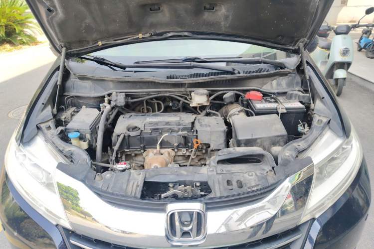 Used Honda Odyssey 2015 2.4L Smart Edition Engine Bay