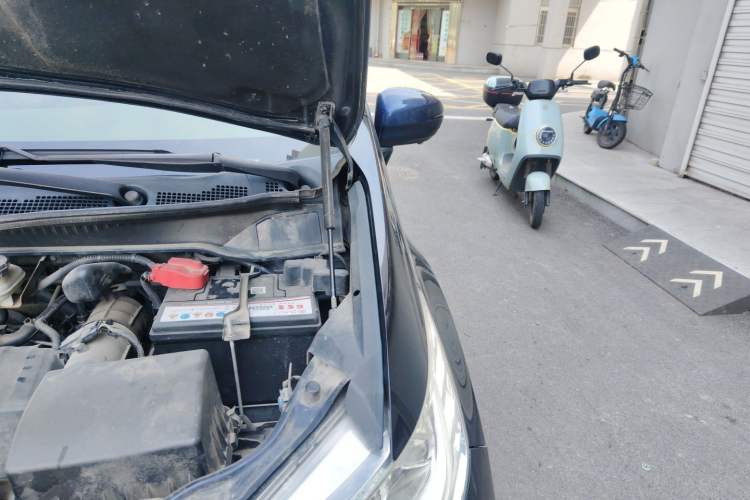 Used Honda Odyssey 2015 2.4L Smart Edition Engine Bay Left