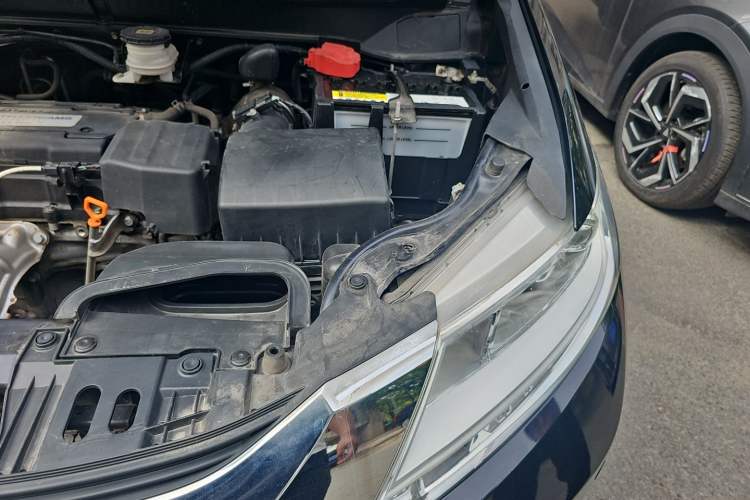 Used Honda Odyssey 2015 Updated Version 2.4L Smart Edition Engine Bay Left