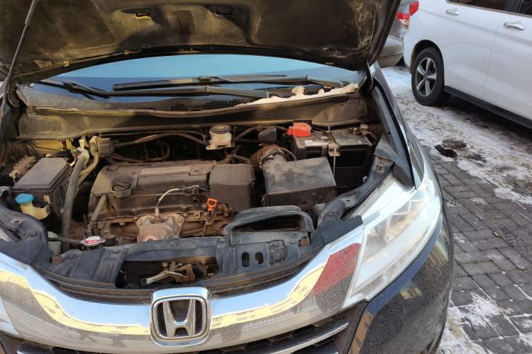Used Honda Odyssey 2015 Updated Version 2.4L Smart Edition Engine Bay Left