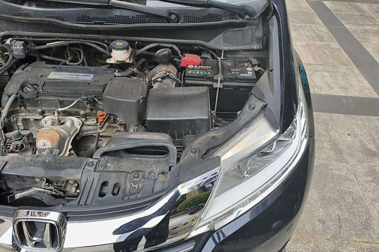 Used Honda Odyssey 2015 2.4L Smart Edition Engine Bay Left