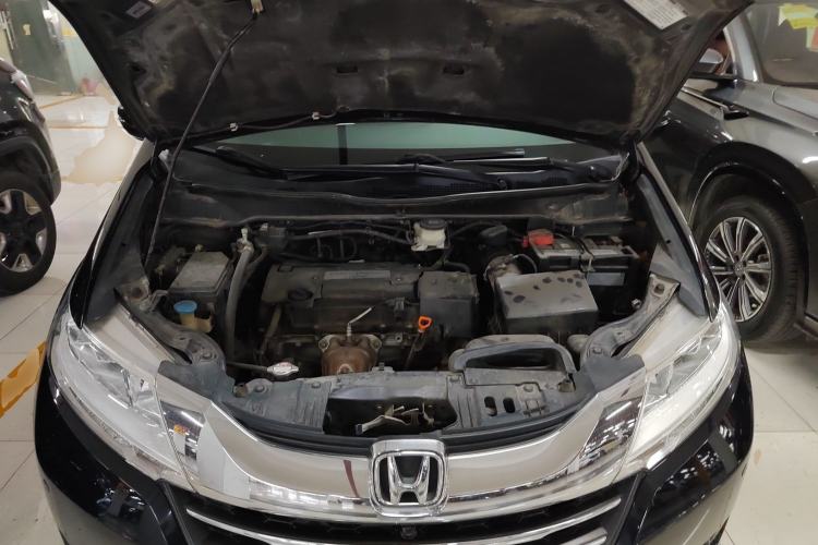 Used Honda Odyssey 2015 2.4L Supreme Edition Engine Bay