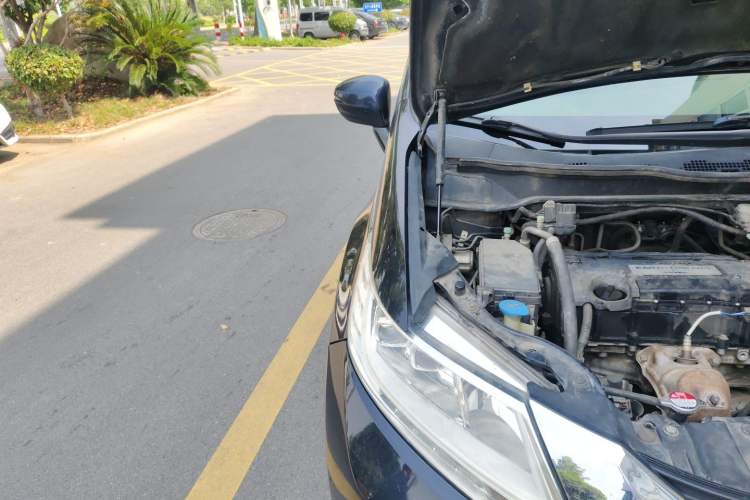 Used Honda Odyssey 2015 2.4L Smart Edition Engine Bay Right