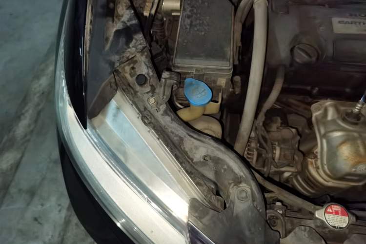 Used Honda Odyssey 2015 Updated Version 2.4L Smart Edition Engine Bay Right