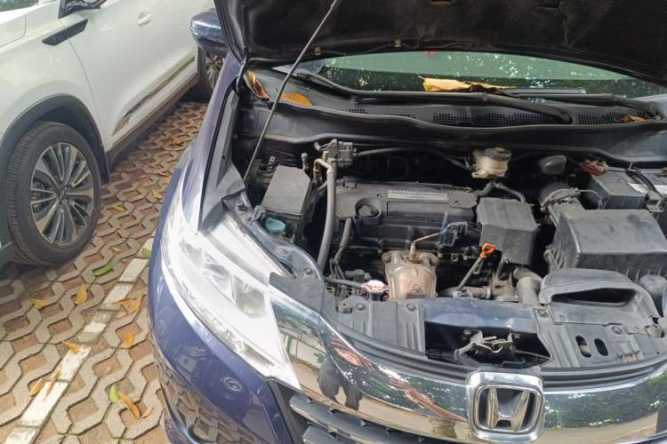 Used Honda Odyssey 2015 2.4L Smart Edition Engine Bay Right