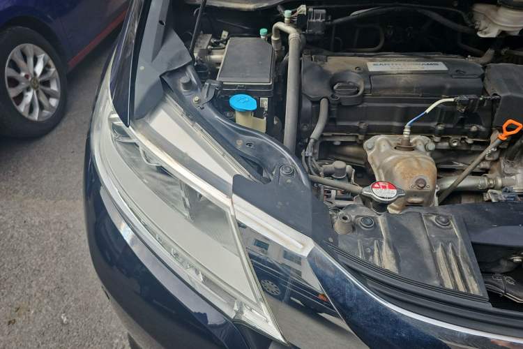 Used Honda Odyssey 2015 Updated Version 2.4L Smart Edition Engine Bay Right