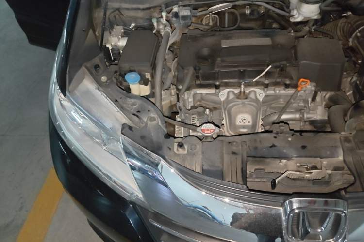 Used Honda Odyssey 2015 2.4L Smart Edition Engine Bay Right