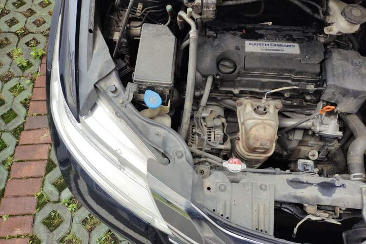 Used Honda Odyssey 2015 Revised 2.4L Luxury Edition Engine Bay Right