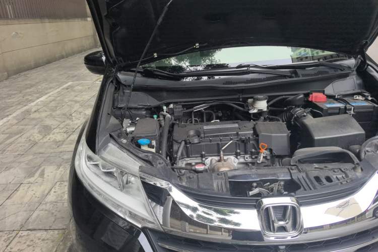 Used Honda Odyssey 2015 Revised Version 2.4L Supreme Edition Engine Bay Right