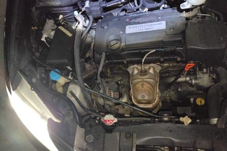 Used Honda Odyssey 2015 2.4L Supreme Edition Engine Bay Right