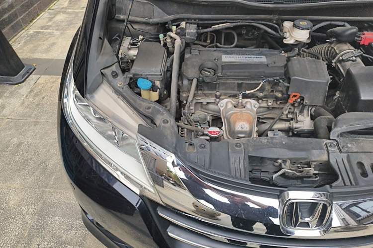 Used Honda Odyssey 2015 2.4L Smart Edition Engine Bay Right