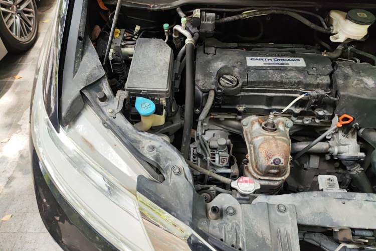 Used Honda Odyssey 2015 Updated Version 2.4L Smart Edition Engine Bay Right