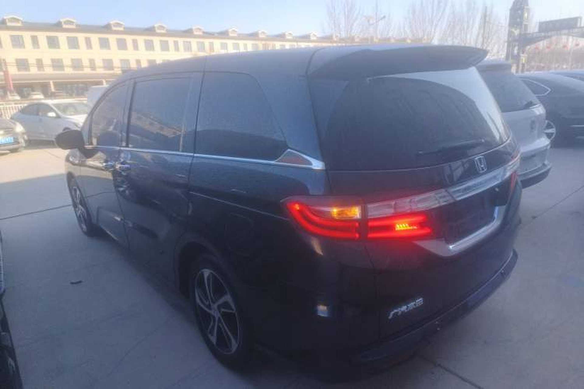 Used Honda Odyssey 2015 Updated Version 2.4L Smart Edition Exterior 2