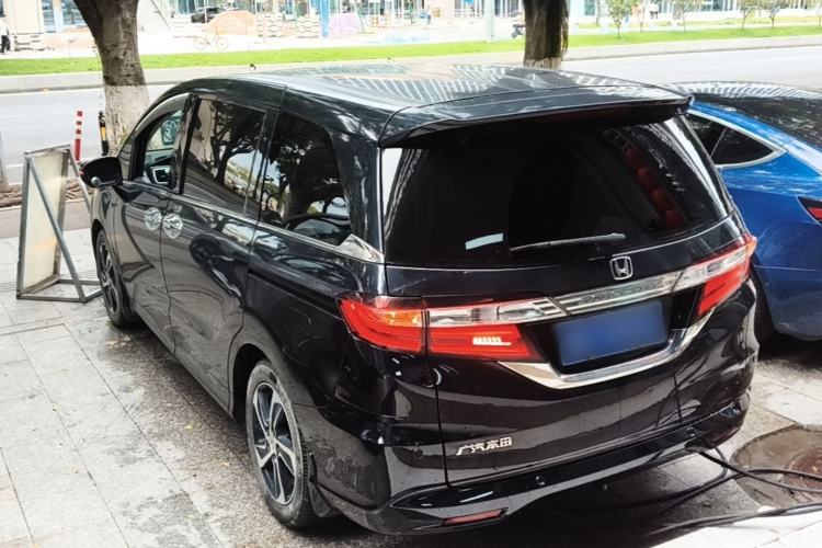 Used Honda Odyssey 2015 Updated Version 2.4L Smart Edition Exterior 2