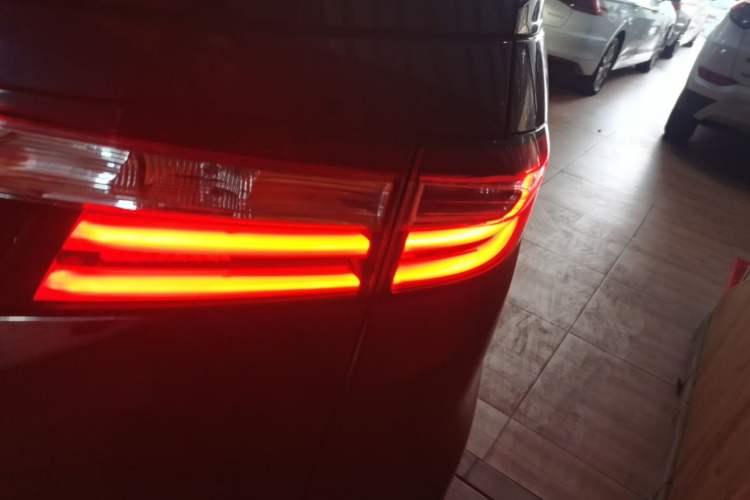 Used Honda Odyssey 2015 Updated Version 2.4L Smart Edition Exterior 3
