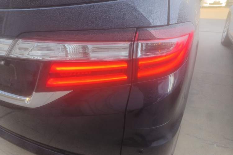 Used Honda Odyssey 2015 Updated Version 2.4L Smart Edition Exterior 3