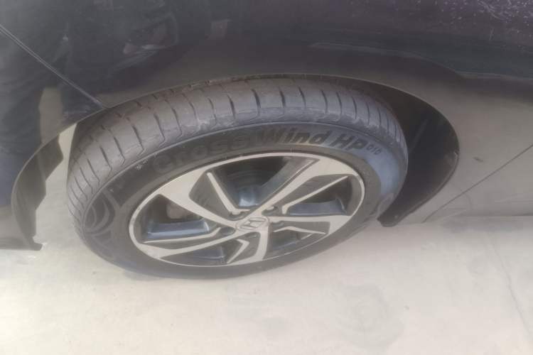 Used Honda Odyssey 2015 Updated Version 2.4L Smart Edition Exterior 4