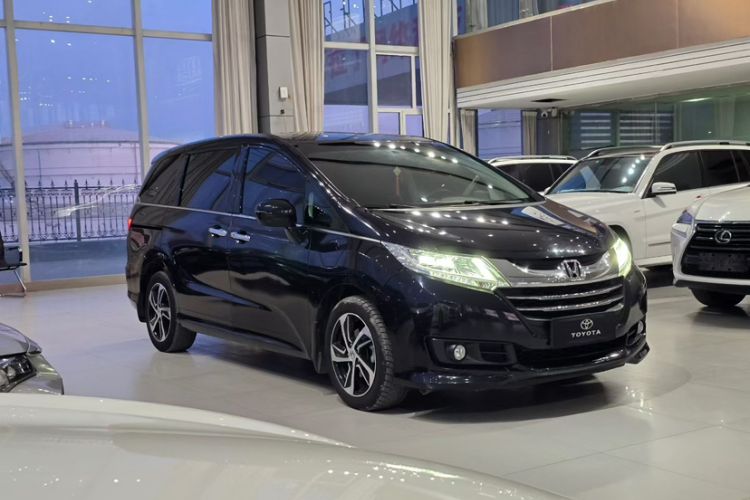 Used Honda Odyssey 2015 Updated Version 2.4L Smart Edition Exterior 4