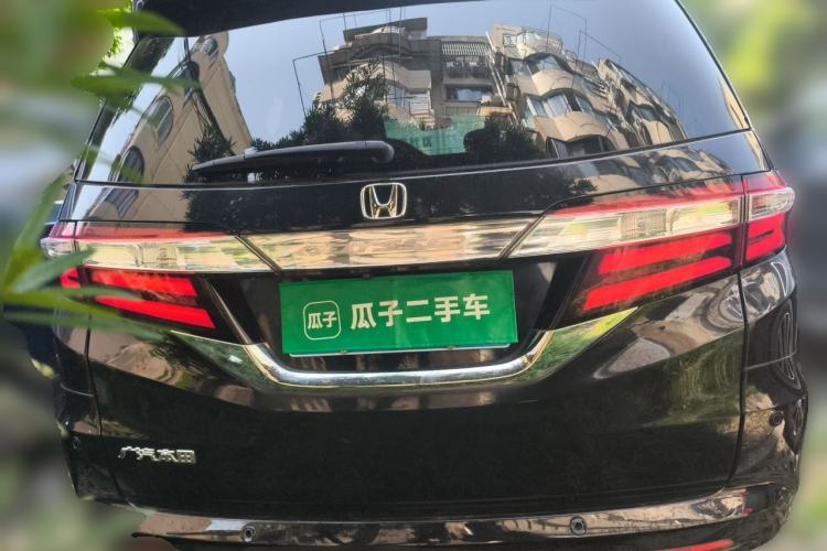 Used Honda Odyssey 2015 Updated Version 2.4L Smart Edition Exterior 4
