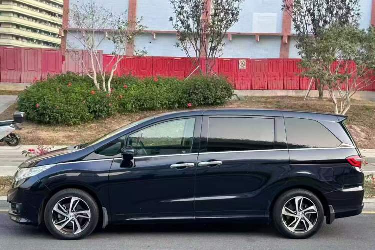 Used Honda Odyssey 2015 Updated Version 2.4L Smart Edition Exterior 6