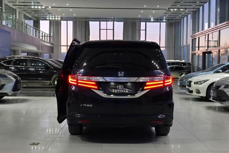 Used Honda Odyssey 2015 Updated Version 2.4L Smart Edition Exterior 8