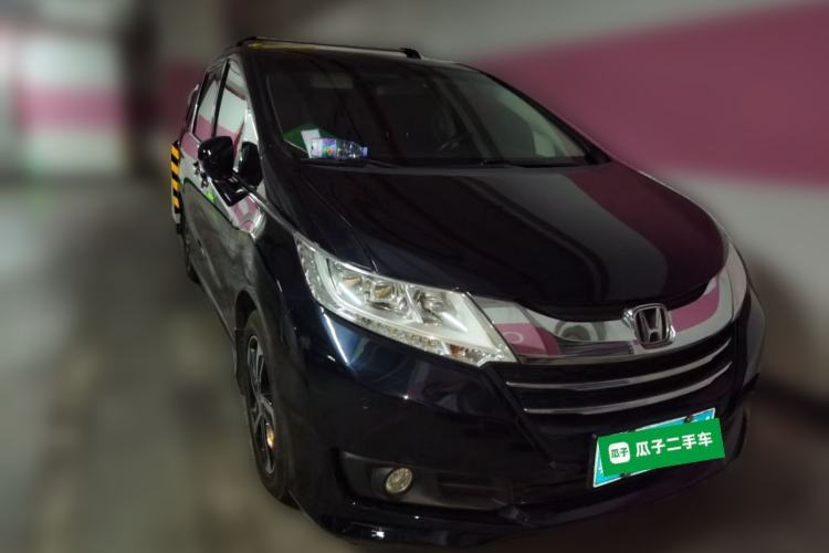 Used Honda Odyssey 2015 Updated Version 2.4L Smart Edition Front Right 45 Deg