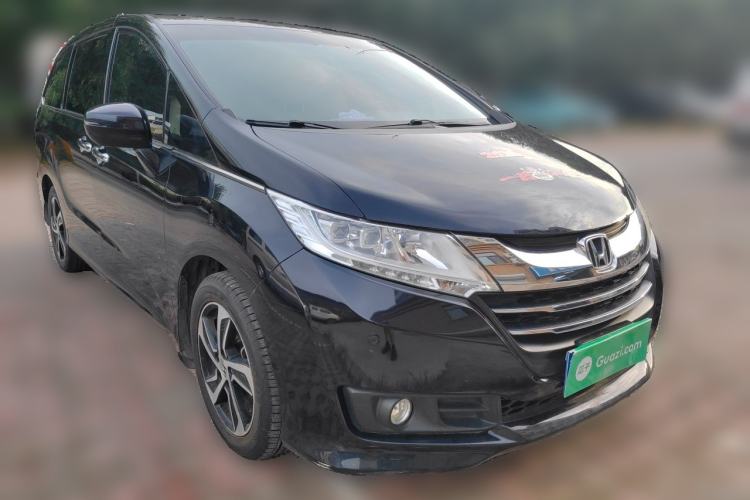 Used Honda Odyssey 2015 Updated Version 2.4L Smart Edition Front Right 45 Deg
