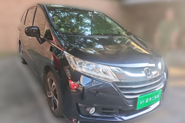 Used Honda Odyssey 2015 Updated Version 2.4L Smart Edition Front Right 45 Deg