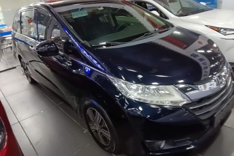 Used Honda Odyssey 2015 Revised Version 2.4L Comfort Edition Front Right 45 Deg