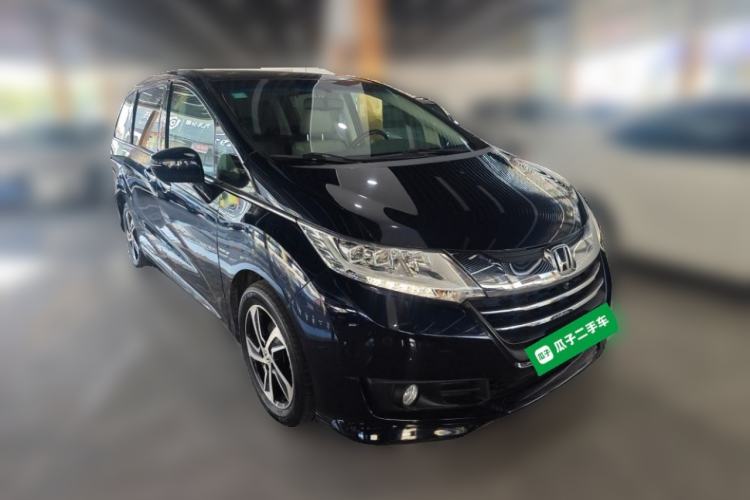 Used Honda Odyssey 2015 2.4L Supreme Edition Front Right 45 Deg