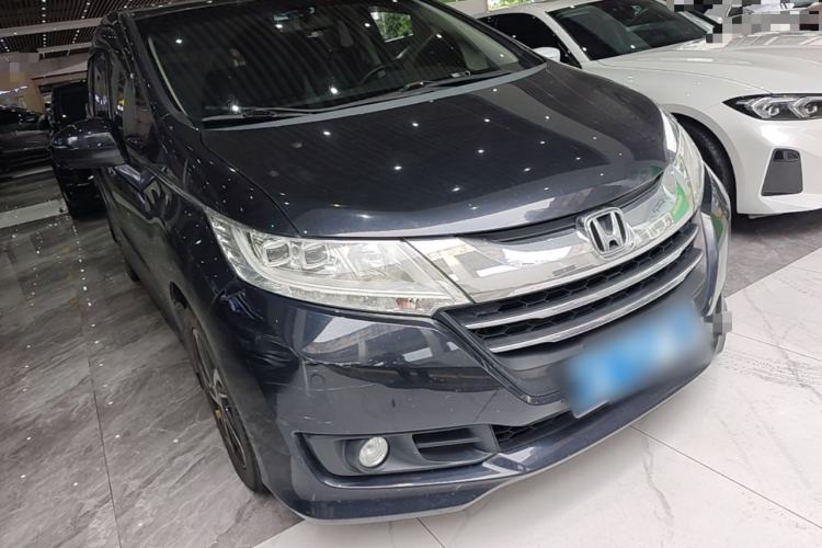 Used Honda Odyssey 2015 Updated Version 2.4L Smart Edition Front Right 45 Deg