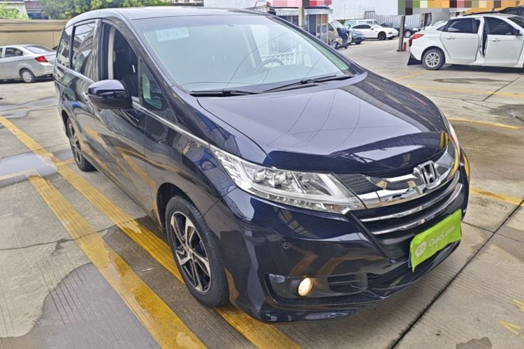 Used Honda Odyssey 2015 Updated Version 2.4L Smart Edition Front Right 45 Deg