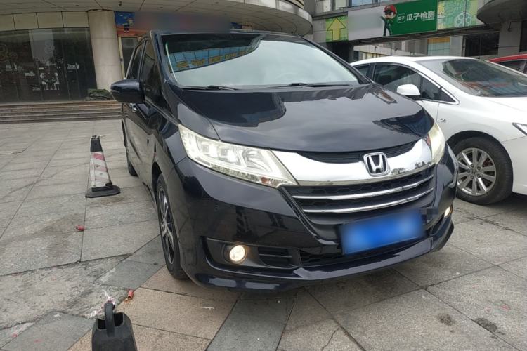 Used Honda Odyssey 2015 Updated Version 2.4L Smart Edition Front Right 45 Deg