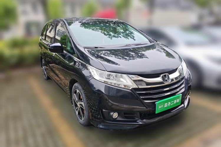 Used Honda Odyssey 2015 Updated Version 2.4L Smart Edition Front Right 45 Deg