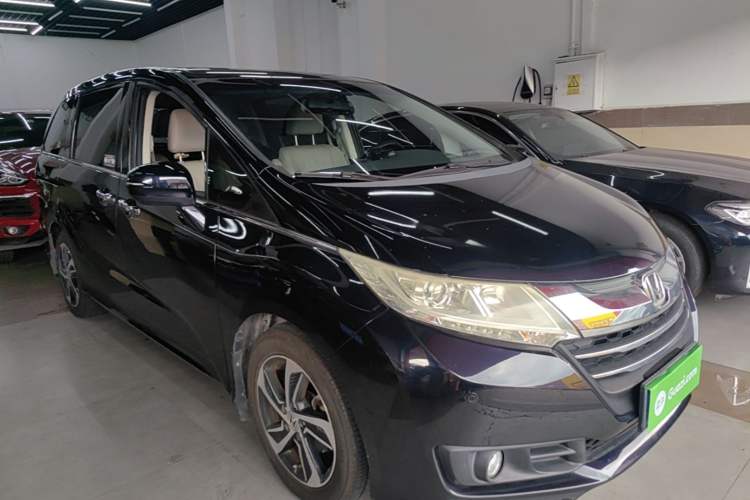 Used Honda Odyssey 2015 Revised 2.4L Luxury Edition Front Right 45 Deg