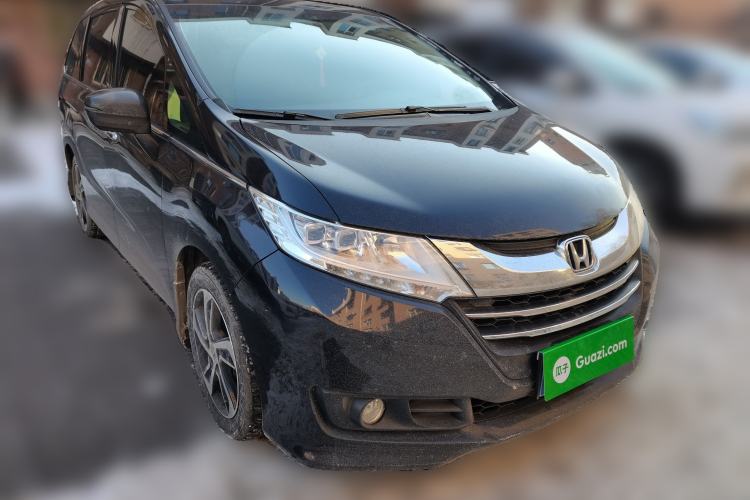 Used Honda Odyssey 2015 Updated Version 2.4L Smart Edition Front Right 45 Deg
