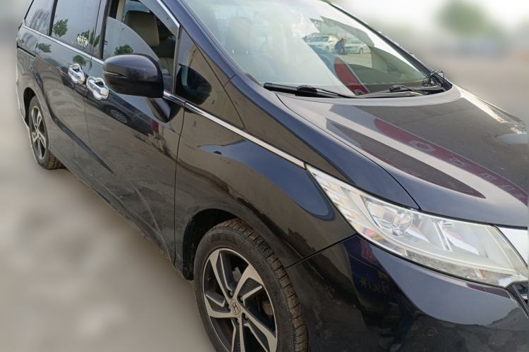 Used Honda Odyssey 2015 Revised 2.4L Luxury Edition Front Right 45 Deg