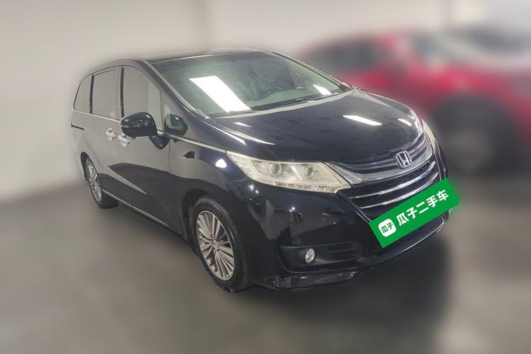 Used Honda Odyssey 2015 Revised 2.4L Luxury Edition Front Right 45 Deg