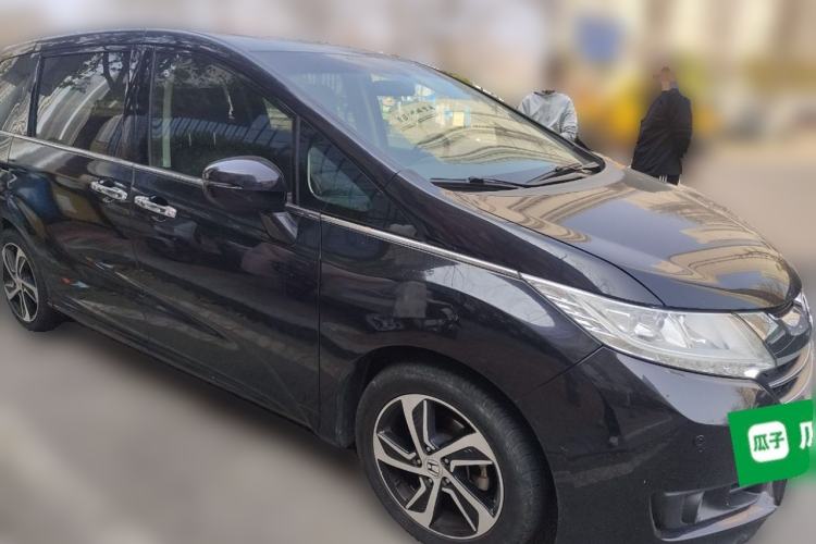 Used Honda Odyssey 2015 Updated Version 2.4L Smart Edition Front Right 45 Deg