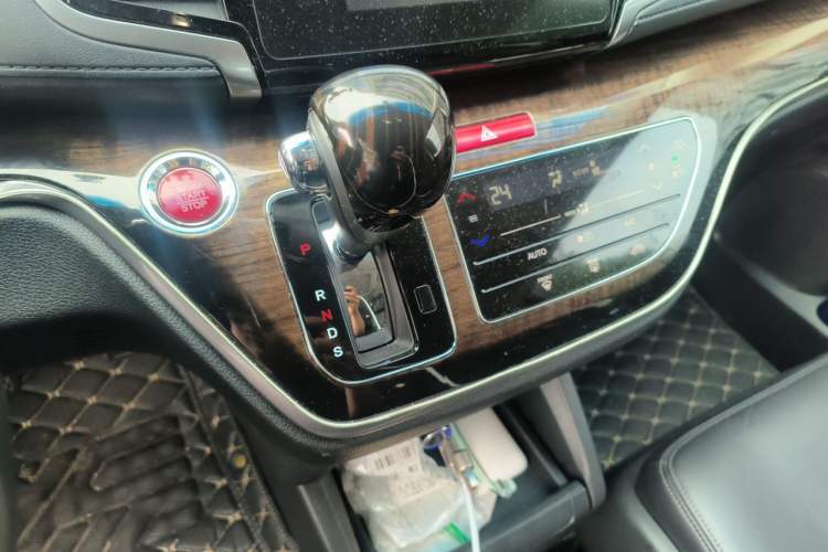 Used Honda Odyssey 2015 Updated Version 2.4L Smart Edition Gear Lever