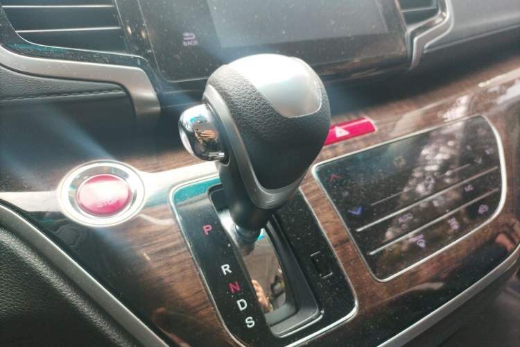 Used Honda Odyssey 2015 2.4L Smart Edition Gear Lever