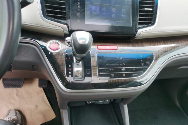 Used Honda Odyssey 2015 Updated Version 2.4L Smart Edition Gear Lever