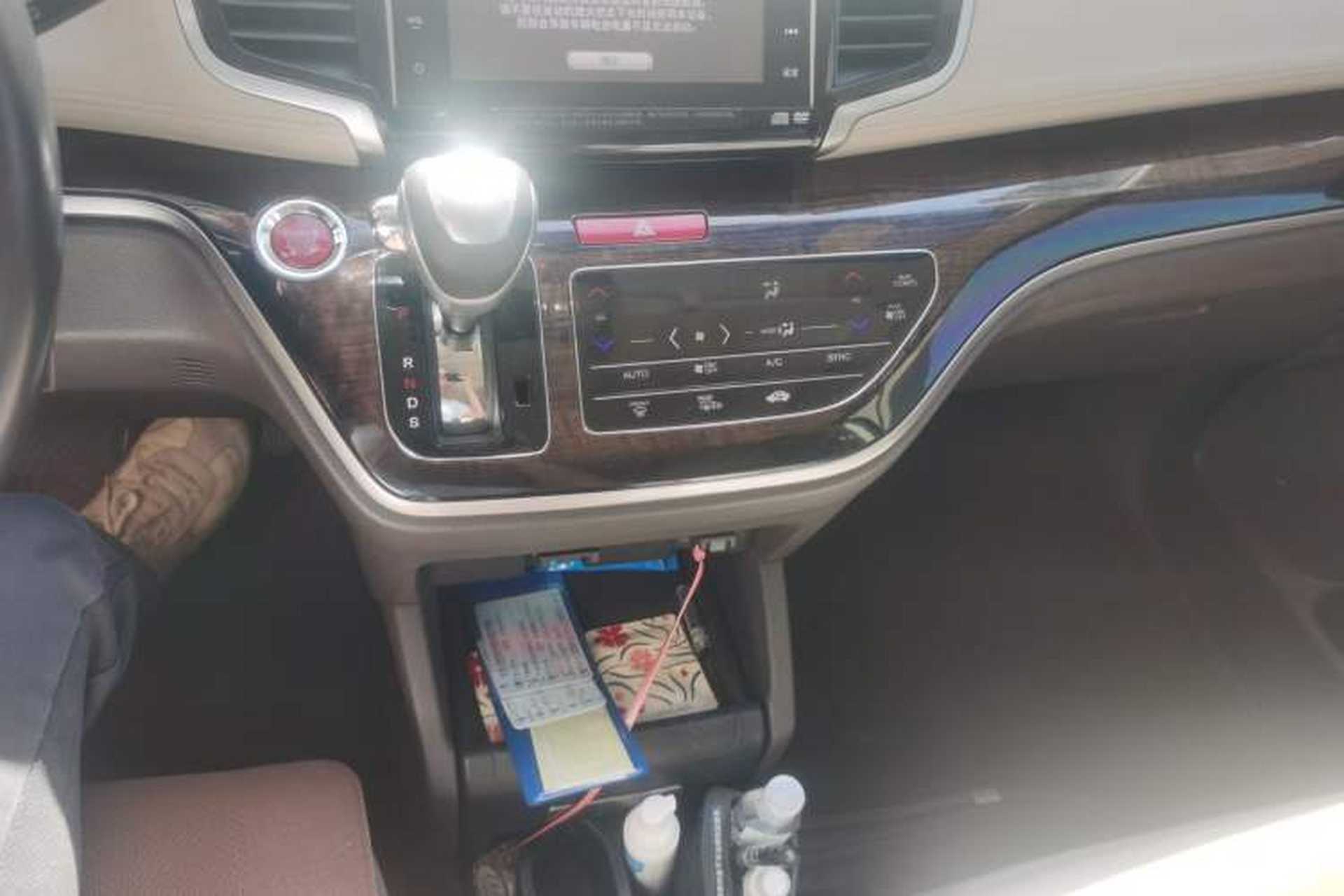 Used Honda Odyssey 2015 2.4L Supreme Edition Gear Lever